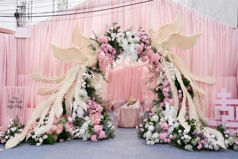 rạp đám cưới ở quê hình đôi chim phượng hoàng