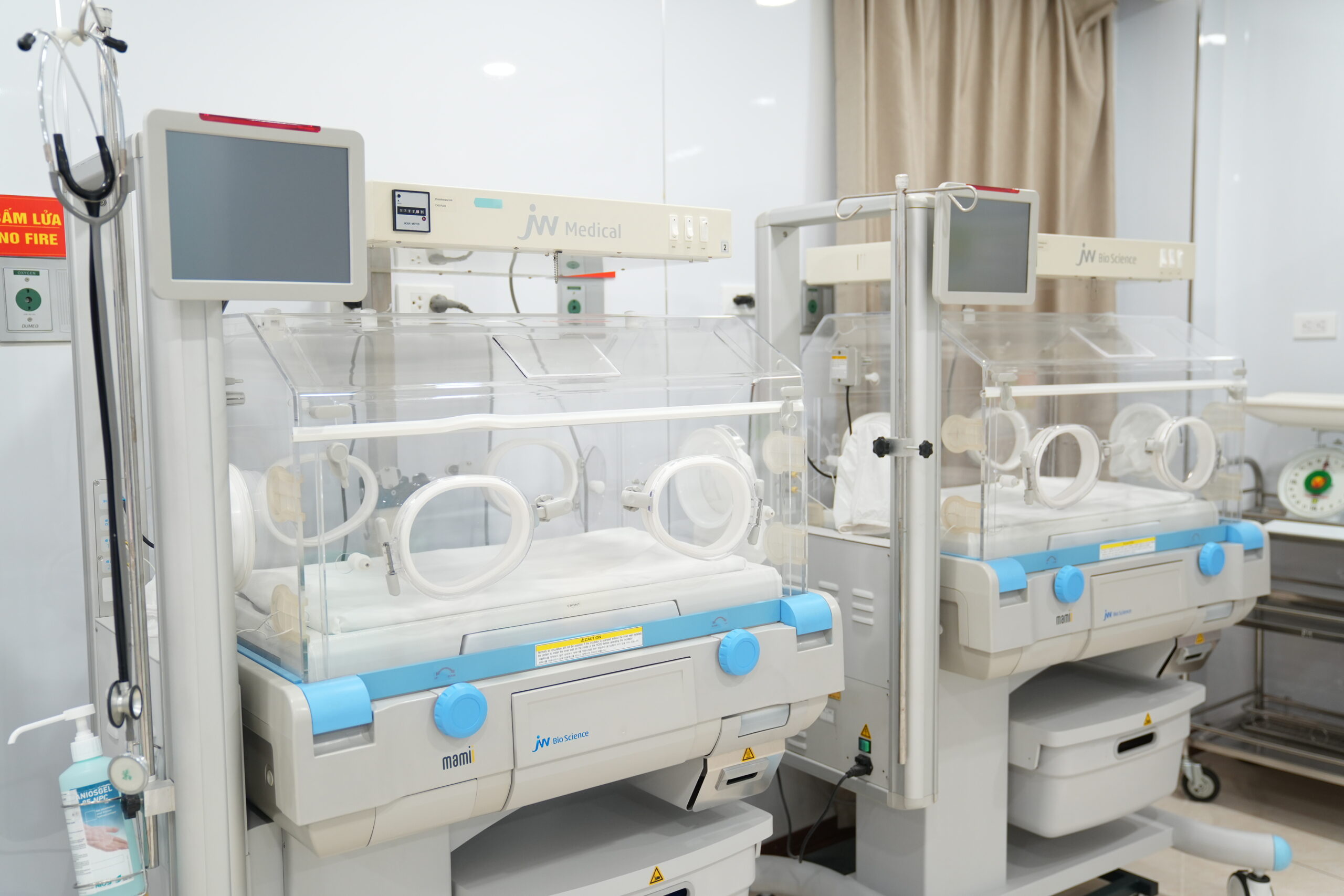 Lồng ấp trẻ sơ sinh